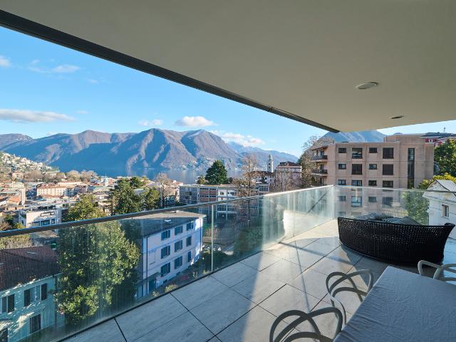 Prestigeträchtige 4,5 Zimmer Wohnung mit Blick auf den See, nur einen Steinwurf vom Zentrum von Lugano entfernt