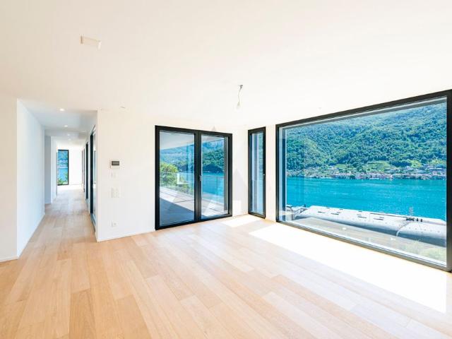 PRESTIGIOUS VILLA WITH BEAUTIFUL LAKE VIEW