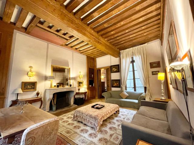 Prestigious Apartment in a Historic Building on the Famous Île Saint Louis