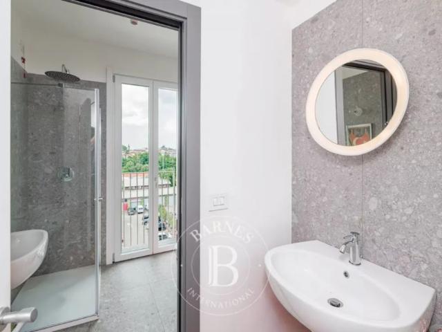 Prestigious duplex apartment in a recently built complex