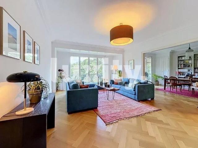 Prestigious Haussmannian apartment near the Parc Bertrand