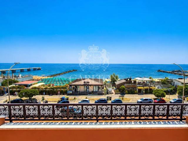 Prestigiosa Villa Belle Époque fronte mare – Marina di Massa. 400m² Massa