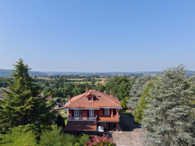 Prestigiosa villa con piscina panoramica 410m² Asti