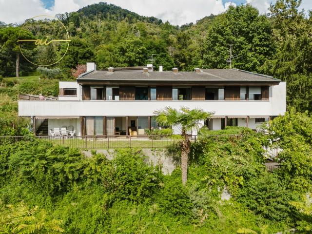 PRESTIGIOSA VILLA CON VISTA PANORAMICA A MORBIO