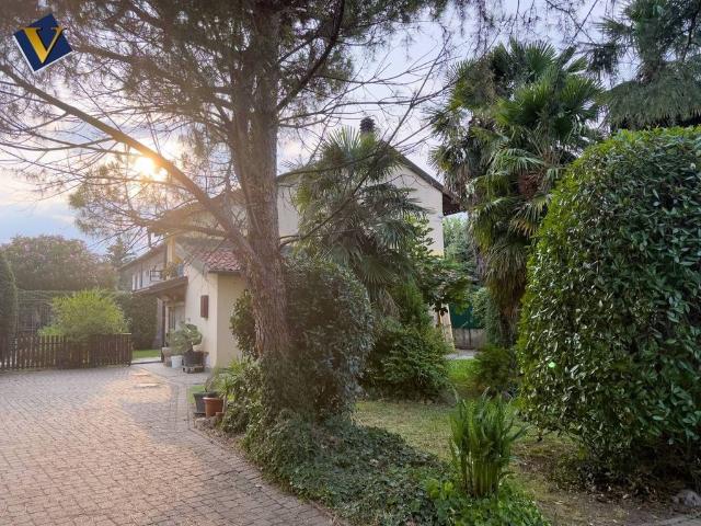 Prestigiosa villa di 400 mq in vendita Via Bastone, Rosta, Provincia di Torino, Piemonte