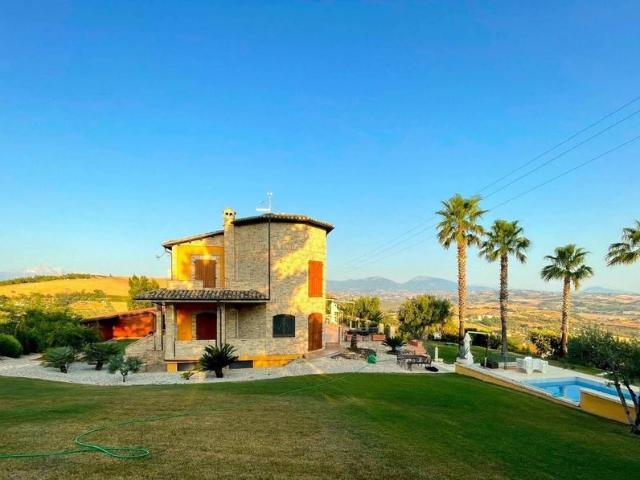 Esclusiva villa di 400 mq in vendita Morro d'Oro, Italia