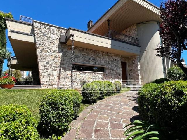 Prestigiosa villa di 408 mq in vendita, Via Cassano delle Murge, Altamura, Bari, Puglia