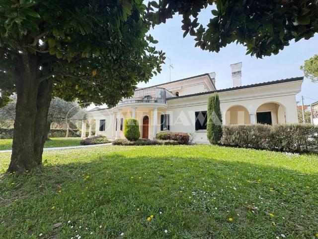 Prestigiosa villa di 432 mq in vendita, Pordenone, Friuli Venezia Giulia