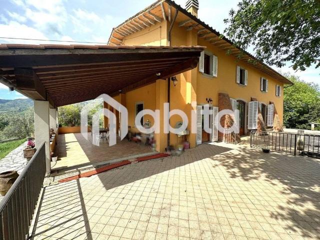 Prestigiosa villa di 420 mq in vendita, pressi Lago di San Cipriano, Cavriglia, Toscana