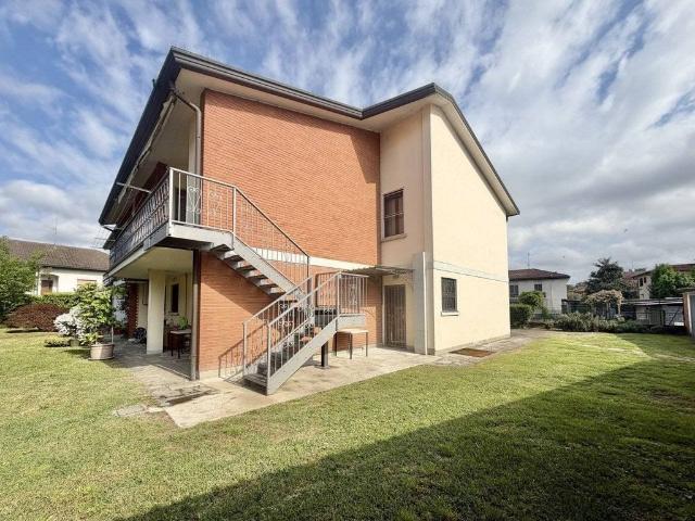 Prestigiosa villa di 442 mq in vendita, Via Silvio Pellico, 9, Binasco, Lombardia
