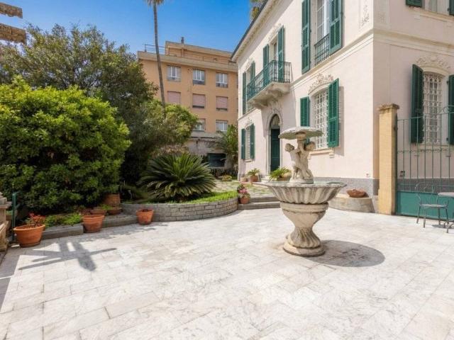 Prestigiosa villa di 450 mq in vendita, Viale Giacomo Matteotti, Imperia, Liguria