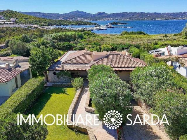 Prestigiosa villa di 450 mq in vendita, Arzachena, Sardegna