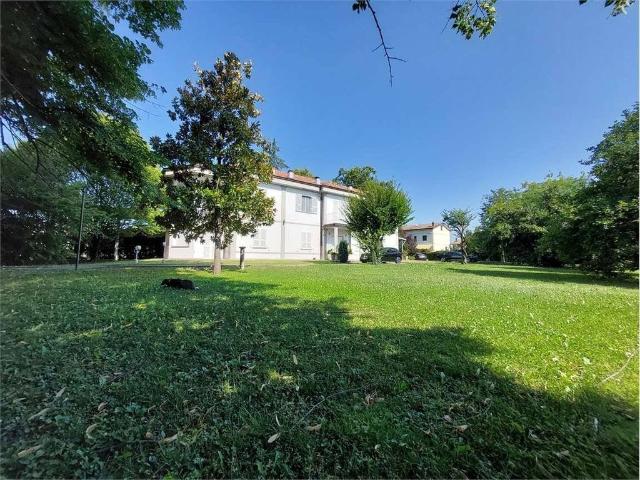 Prestigiosa villa di 450 mq in vendita Piacenza, Italia