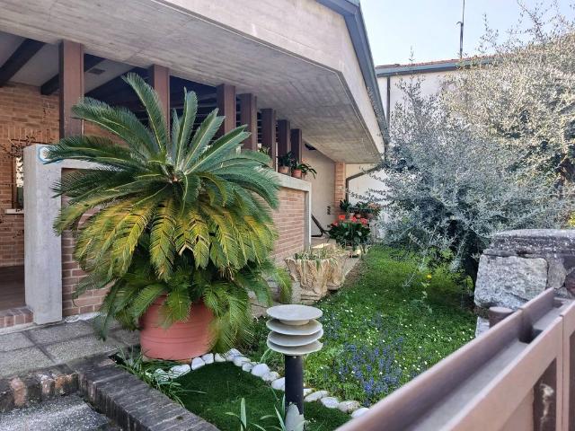 Prestigiosa villa di 460 mq in vendita, Via tre garofani, Padova, Veneto