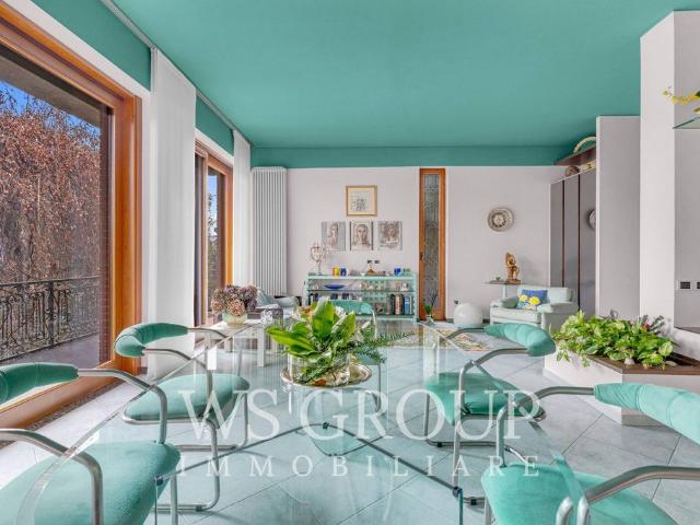 Prestigiosa villa di 475 mq in vendita, Carate Brianza, Italia