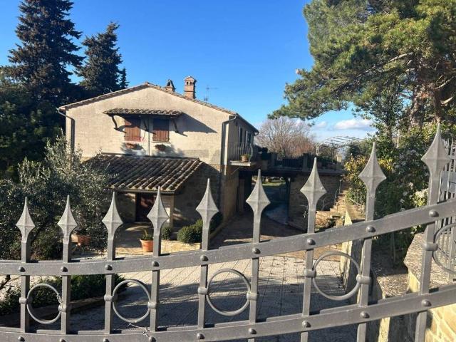 Prestigiosa villa di 490 mq in vendita, via San Bernardino, 26, Bettona, Umbria