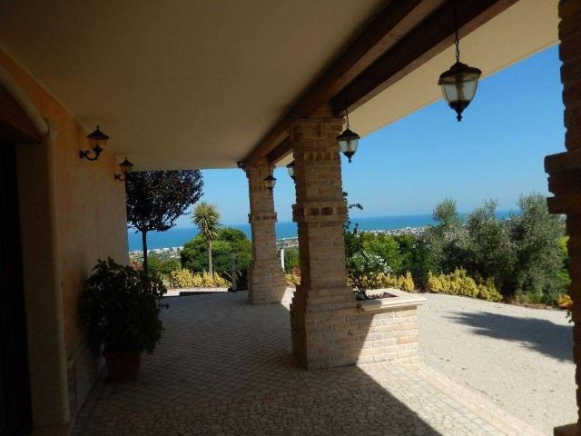 Prestigiosa villa di 500 mq in vendita, Colonnella, Italia