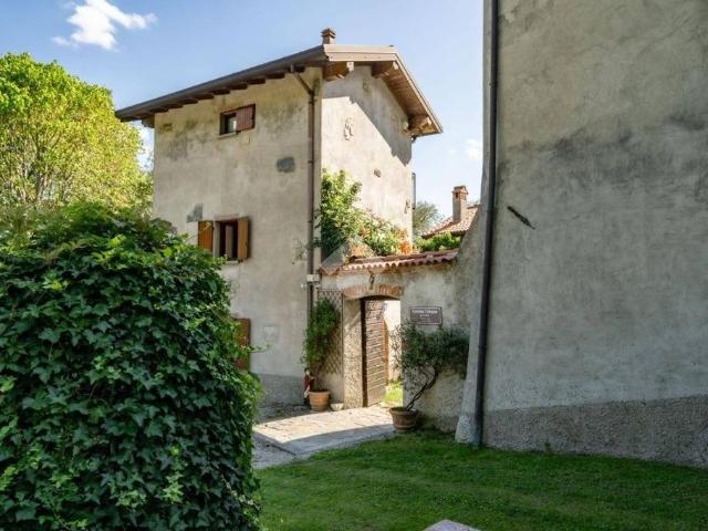 Prestigiosa villa di 532 mq in vendita, Via Cologna, Galbiate, Lecco, Lombardia