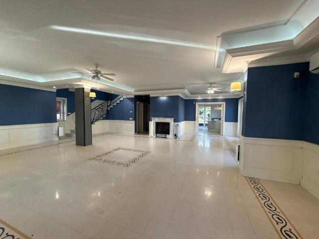 Prestigiosa villa di 550 mq in vendita, Via Staffetta, Giugliano in Campania, Campania