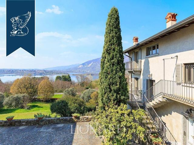 Prestigiosa villa di 550 mq in vendita Oggiono, Italia