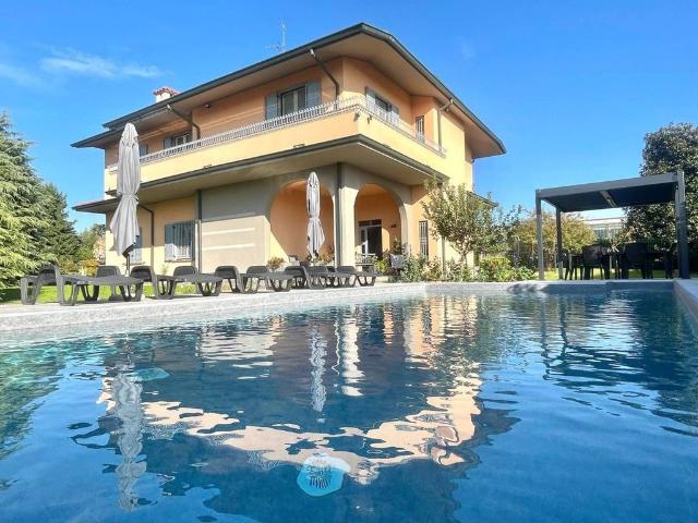 Prestigiosa villa di 562 mq in vendita, Via Leonardo da Vinci, 60, Cassano d'Adda, Lombardia