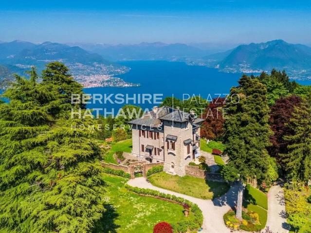 Prestigiosa villa di 589 mq in vendita Stresa, Piemonte
