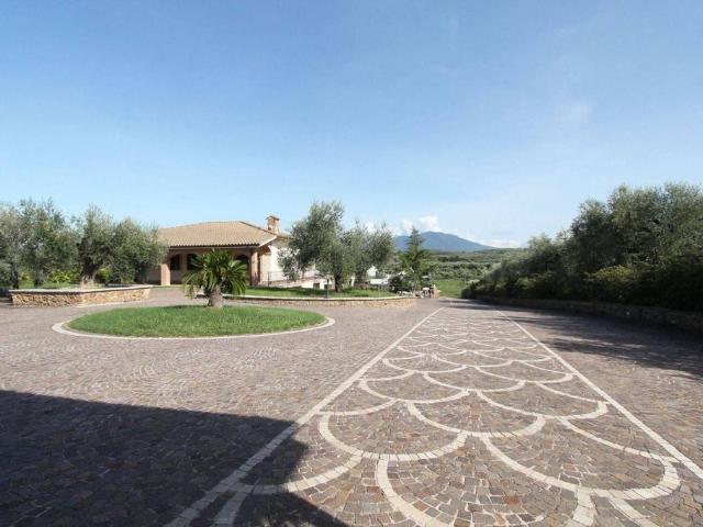 Prestigiosa villa di 596 mq in vendita, Montelibretti, Italia