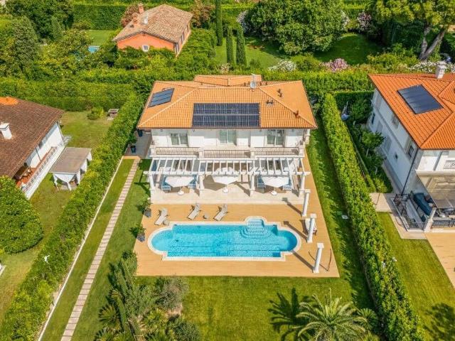 Prestigiosa villa di 600 mq in vendita via carlo carrà 35, Forte dei Marmi, Lucca, Toscana