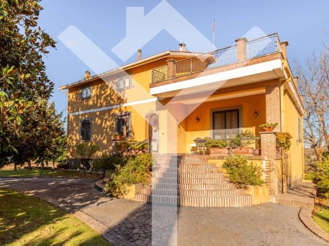 Prestigiosa villa di 620 mq in vendita, Via Sant'Eusebio, Ronciglione, Lazio