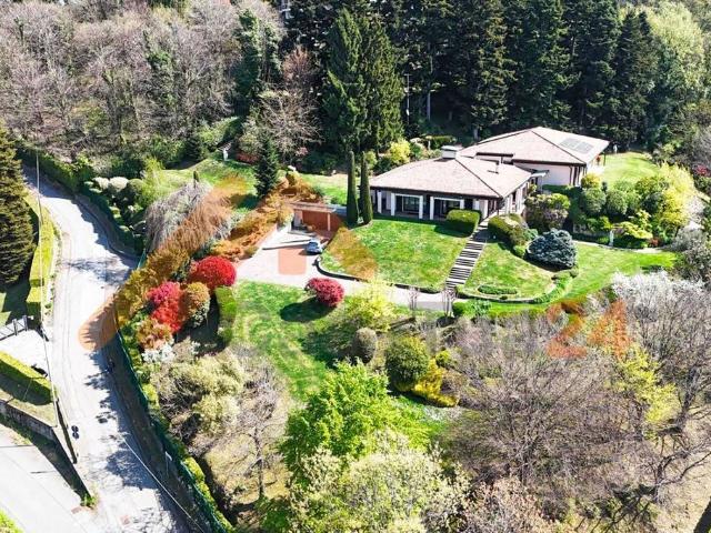 Prestigiosa villa di 650 mq in vendita, Via Gaetano Besana, 51, Sirtori, Lombardia