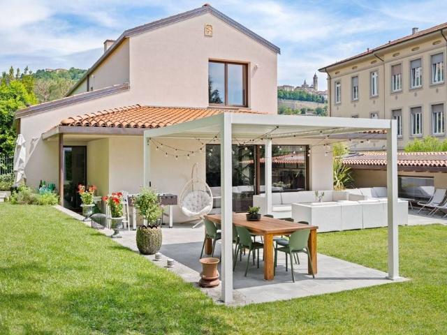 Prestigiosa villa di 703 mq in vendita, Bergamo, Lombardia