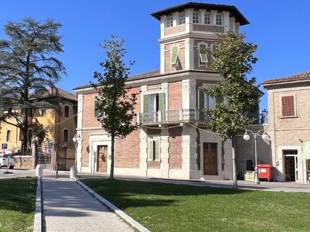 Prestigiosa villa di 804 mq in vendita, Viale Nicasio Nardi, 10, Urbania, Pesaro e Urbino, Marche