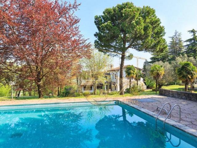 Prestigiosa villa di 809 mq in vendita, Golferenzo, Italia