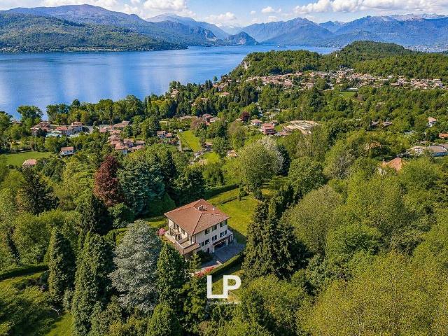 Prestigiosa villa di 849 mq in vendita, Via Madonnina, 48, Leggiuno, Lombardia