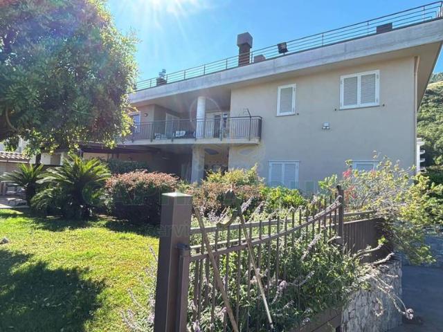 Prestigiosa villa di 850 mq in vendita, Via Francesco Caracciolo, Mercato San Severino, Salerno, Campania