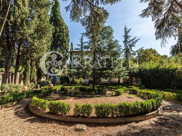 Prestigiosa villa di 870 mq in vendita Firenze, Toscana