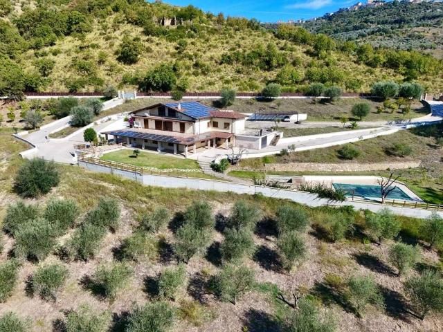 Prestigiosa villa di 878 mq in vendita, Via Frascinelle, Agropoli, Campania