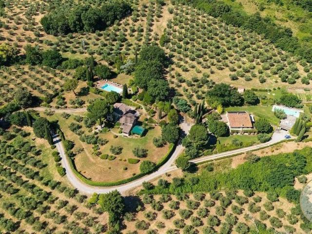 Prestigiosa villa di 1108 mq in vendita Cetona, Toscana