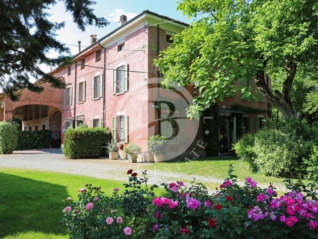 Prestigiosa villa di 1250 mq in vendita Parma, Emilia Romagna