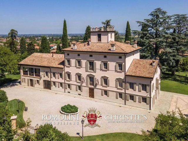 Prestigiosa villa di 1274 mq in vendita Reggio Emilia, Italia