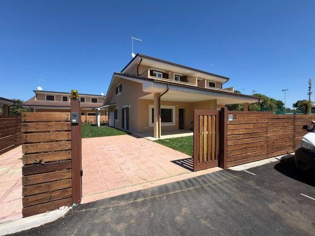 Prestigiosa villa di 130 mq in vendita, Via della Luna, Ladispoli, Lazio