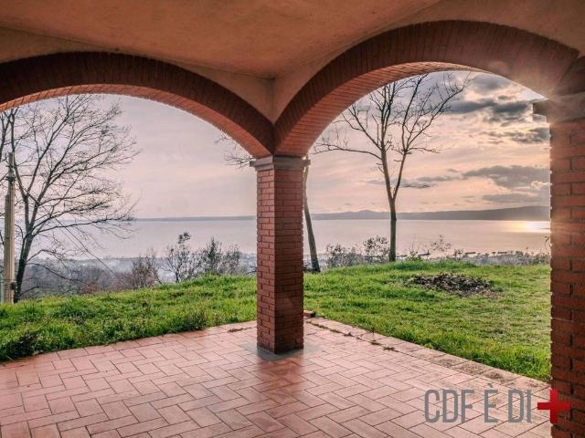 Prestigiosa villa di 136 mq in vendita, Strada della Scarpellinata, Lago di Bolsena, Lazio