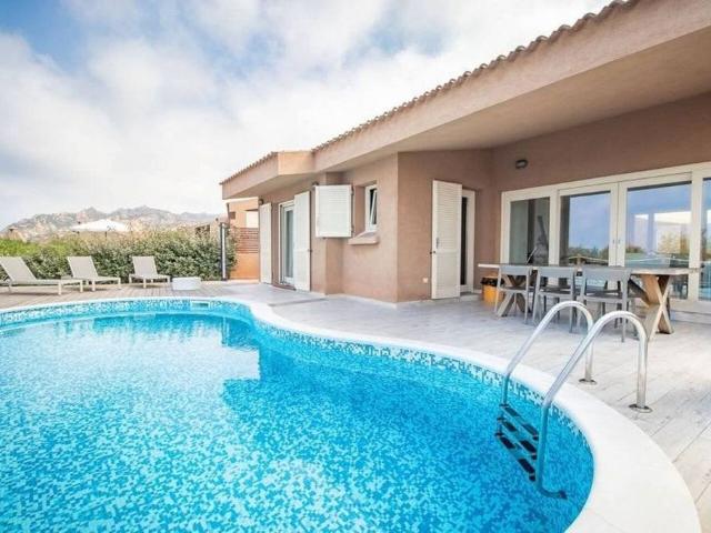 Prestigiosa villa di 150 mq in vendita Via La Serrera, Trinità d'Agultu e Vignola, Sassari, Sardegna