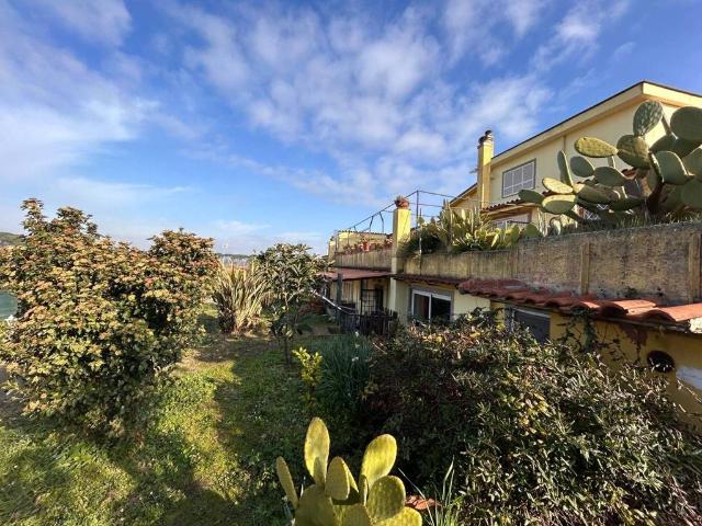 Prestigiosa villa di 1600 mq in vendita, Via Anna Foà, Roma, Lazio