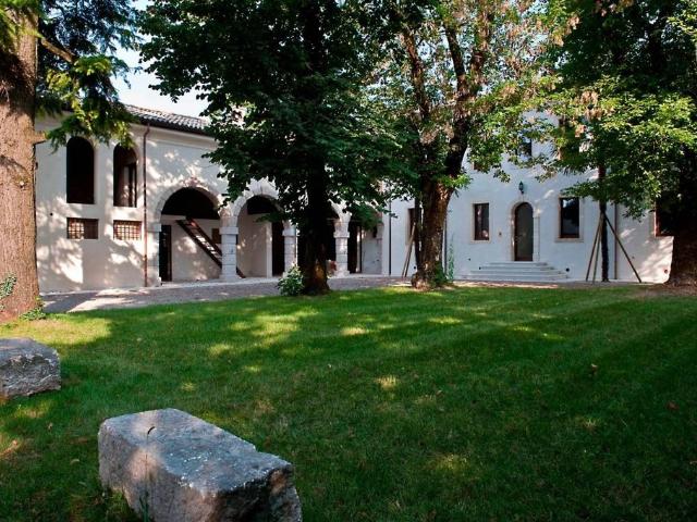 Prestigiosa villa di 1720 mq in vendita Piazza Gian Battista Ferrario, 1, Costermano, Veneto