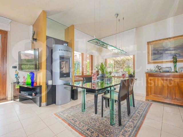 Prestigiosa villa di 177 mq in vendita, Viale Bassano, 5, Rivoli, Provincia di Torino, Piemonte