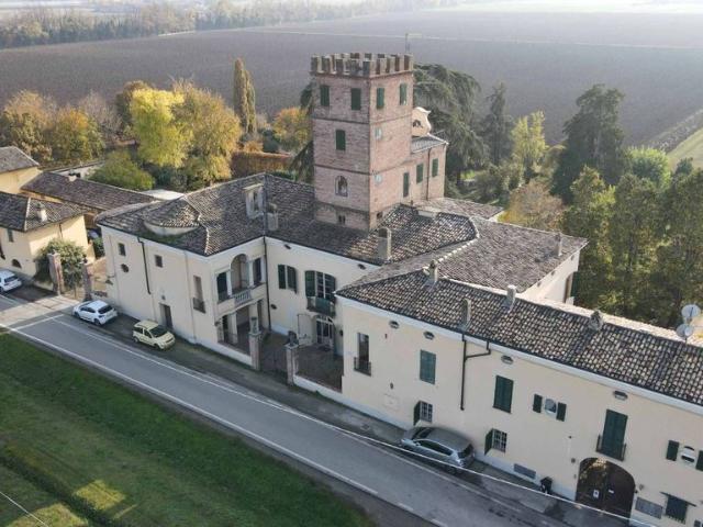 Prestigiosa villa di 2000 mq in vendita Parma, Italia