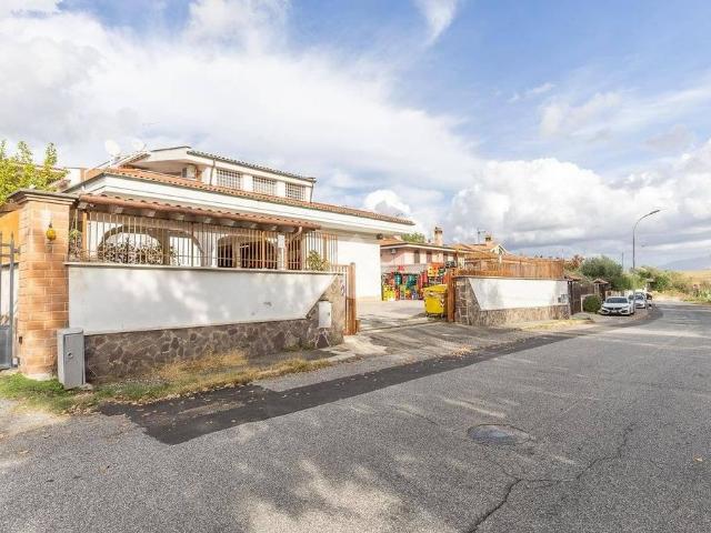Prestigiosa villa di 200 mq in vendita, Via Spagna, 99, Guidonia Montecelio, Lazio