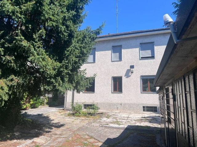 Prestigiosa villa di 210 mq in vendita, Via Antonio Stoppani, 20, Garbagnate Milanese, Milano, Lombardia