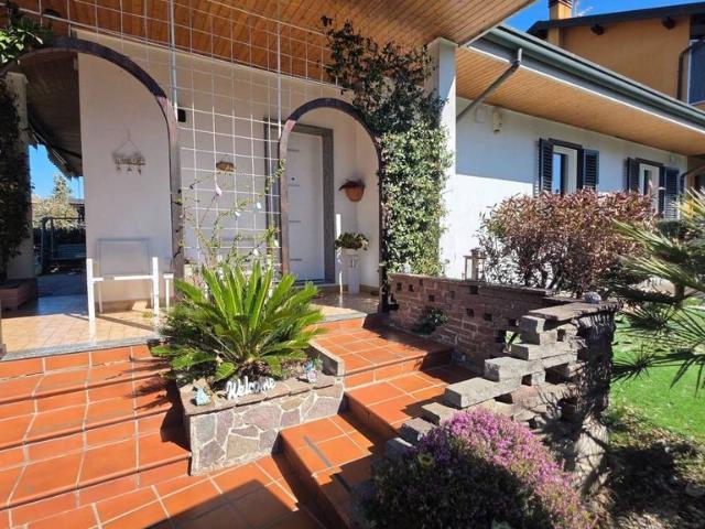 Prestigiosa villa di 211 mq in vendita Via Enrico Toti, 54, Garbagnate Milanese, Lombardia